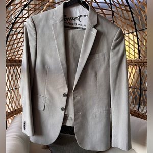 Express Photographer Fitted Suit